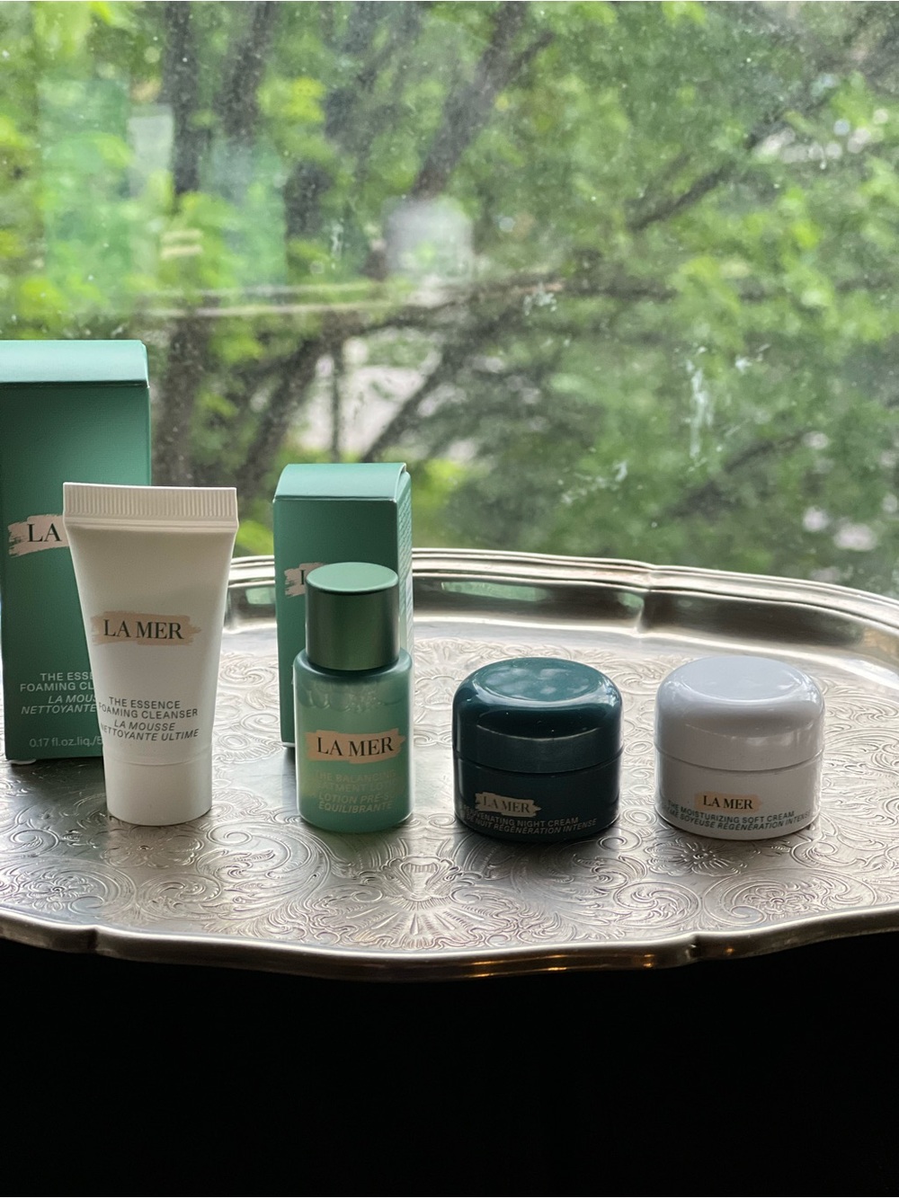 La Mer Mini Skincare Set in Seafoam Green and White
